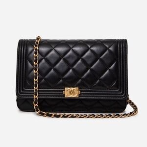 Pre-Owned Chanel 2015-2016 Lambskin Boy Wallet On Chain Black